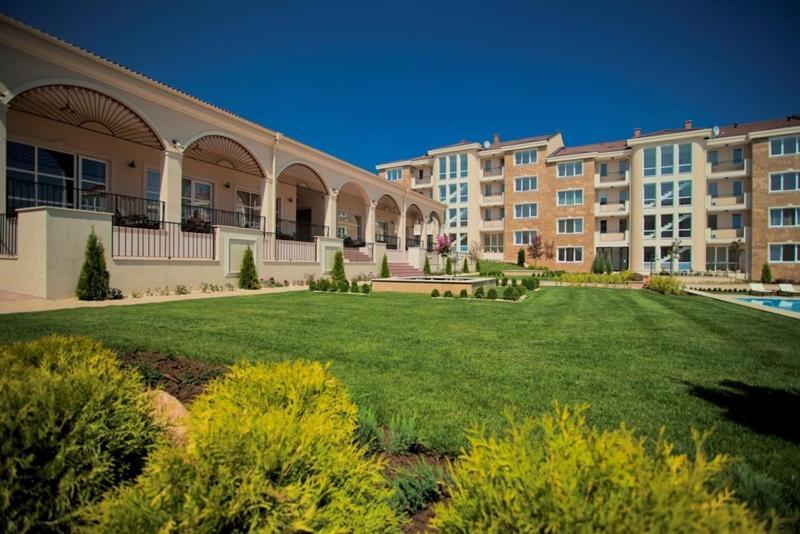Captain'S Island Deluxe Chernomorets Exterior photo